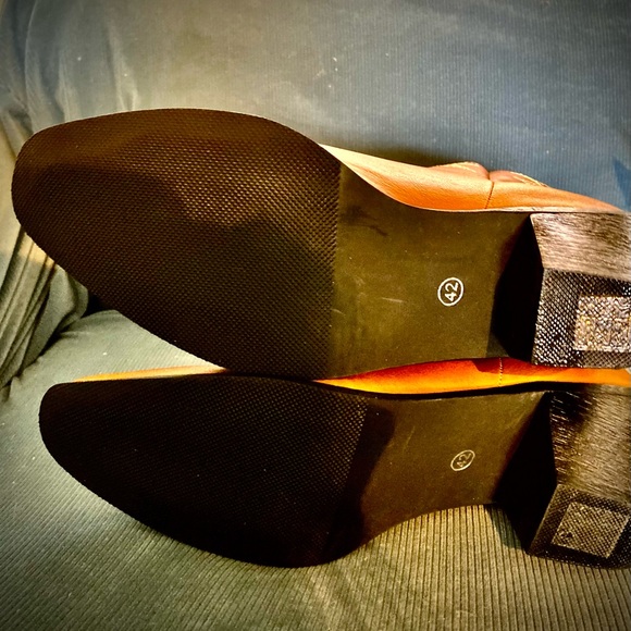 NWOB-New, Western style Boots with 3”heels. White stitched starburst Design. - Picture 4 of 4